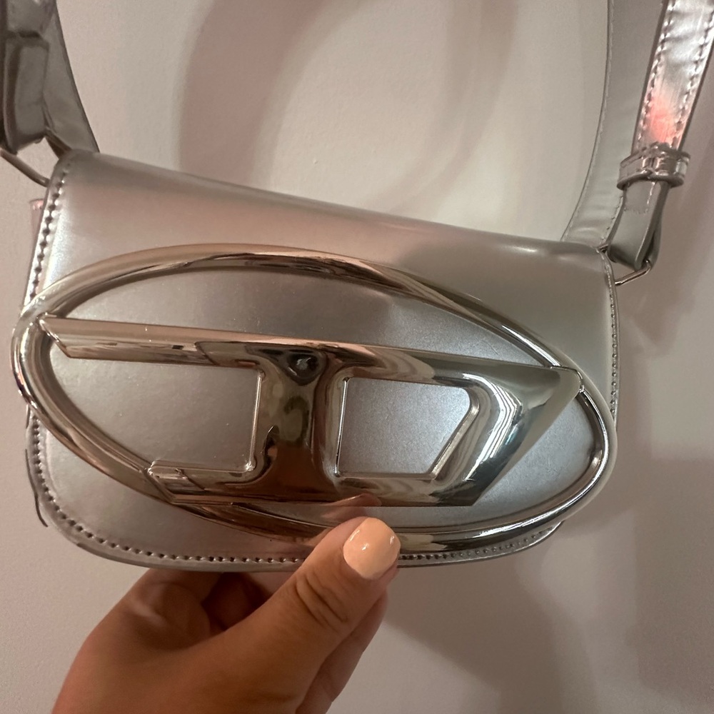 Designer D handbag purse